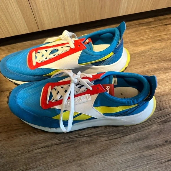 Fun Reebok Sneakers! Size 40.5 - Picture 2 of 5